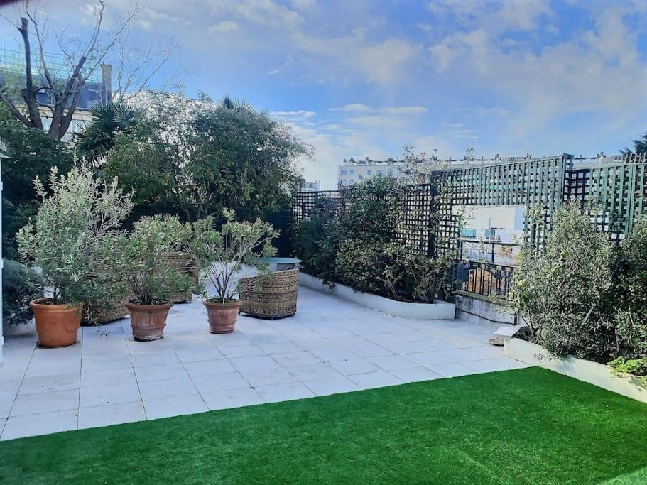 : Grand Calme Et Terrasse Appartement *
