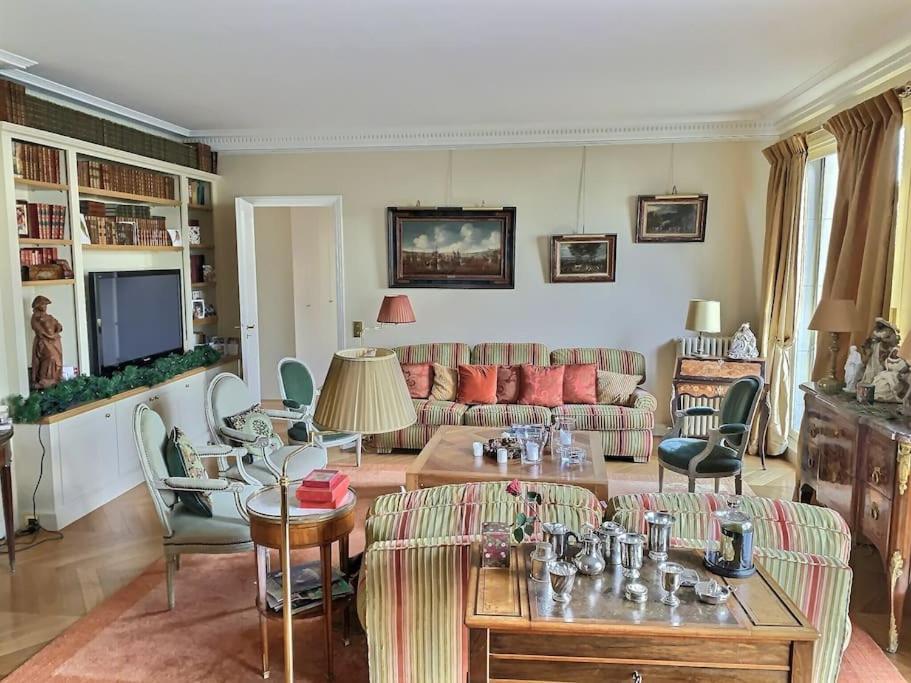 : Grand Calme Et Terrasse Appartement Paris